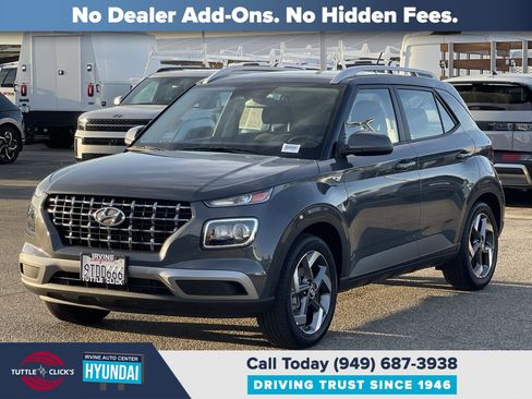Certified 2025 Hyundai Venue SEL image 3