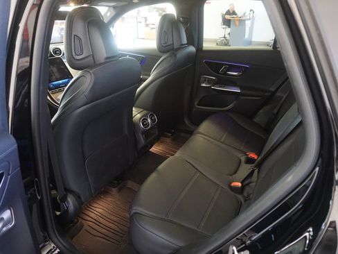 Used 2024 Mercedes-Benz GLC 300 4MATIC image 21