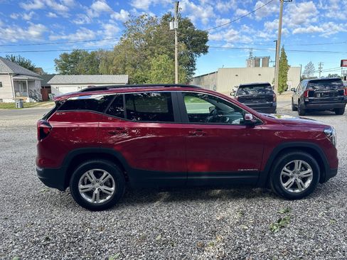 Used 2024 GMC Terrain SLE w/ Driver Convenience Package image 7