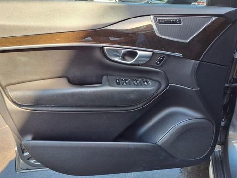 Used 2018 Volvo XC90 T5 Momentum w/ Convenience Package image 19