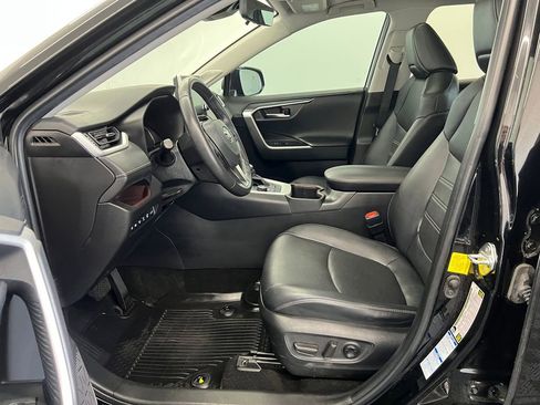 Used 2022 Toyota RAV4 Limited AWD/4WD image 4