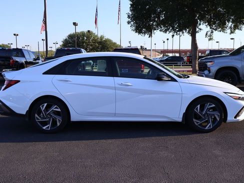 Used 2025 Hyundai Elantra Sport FWD image 10
