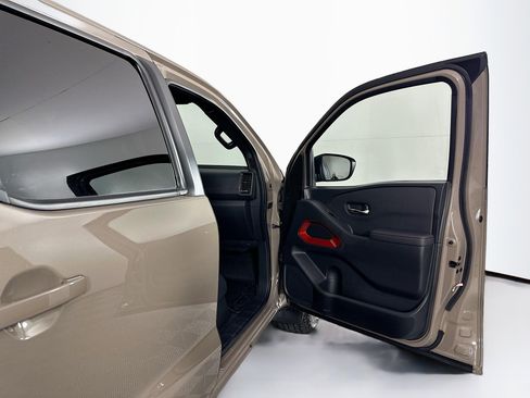 Used 2024 Nissan Frontier PRO-4X w/ Technology Package image 31