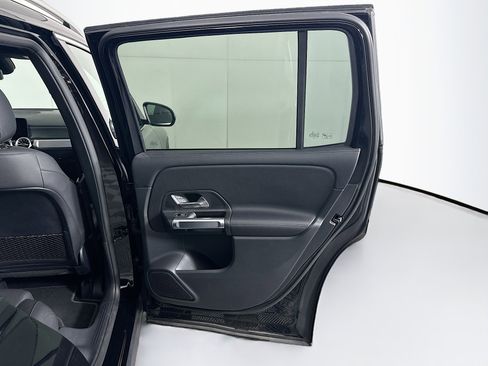 Used 2024 Mercedes-Benz GLB 250 image 30