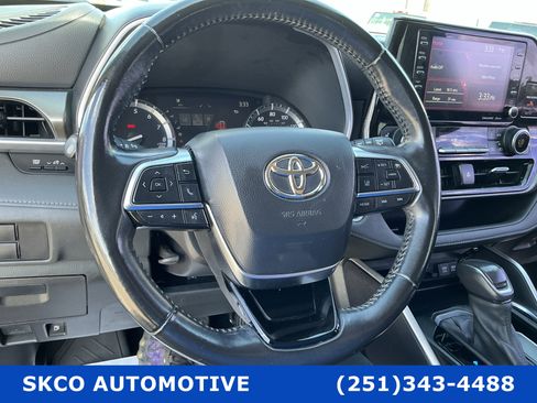 Used 2021 Toyota Highlander XLE image 19