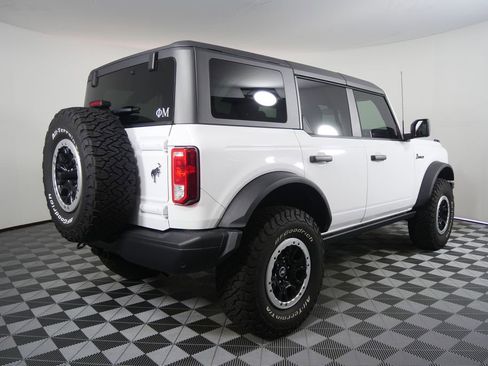 Used 2023 Ford Bronco Black Diamond w/ Sasquatch Package image 3