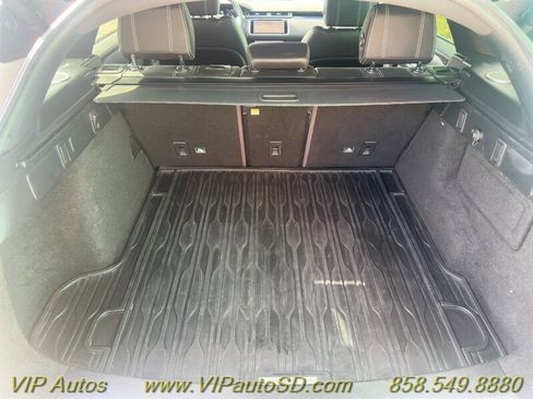 Used 2018 Land Rover Range Rover Velar R-Dynamic SE image 8