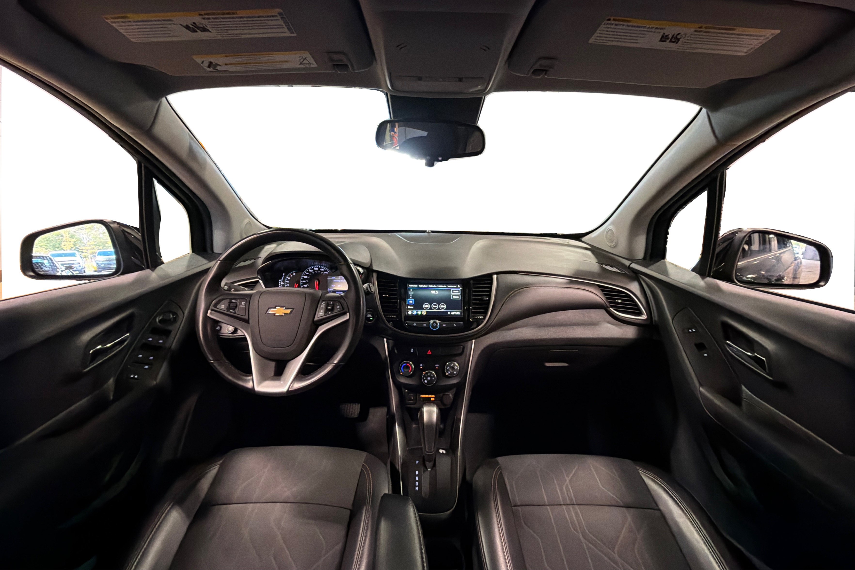 Used 2019 Chevrolet Trax LT w/ LT Convenience Package AWD/4WD image 38