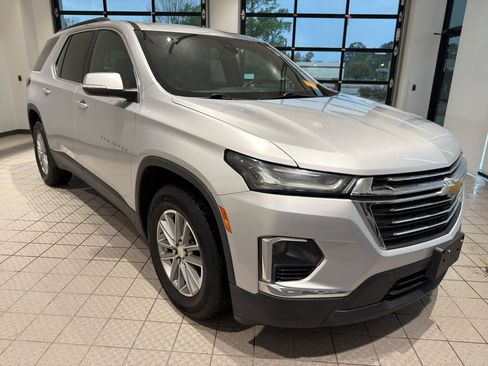 Used 2022 Chevrolet Traverse LT image 7