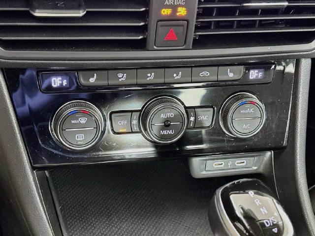 Certified 2024 Volkswagen Jetta SE w/ Panoramic Sunroof Package FWD image 16