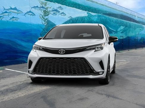 New 2026 Toyota Sienna XSE FWD image 3