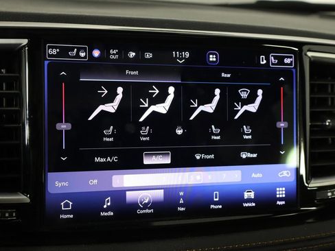 Used 2023 Chrysler Pacifica Pinnacle image 35