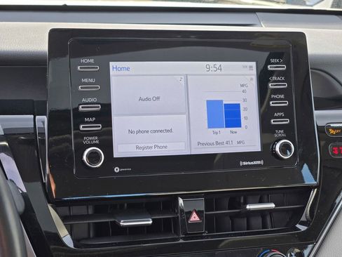 Used 2024 Toyota Camry SE image 31