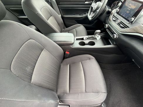 Used 2025 Nissan Altima 2.5 SV FWD image 26