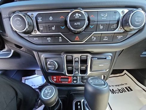 Used 2025 Jeep Wrangler Unlimited Rubicon 392 AWD/4WD image 26