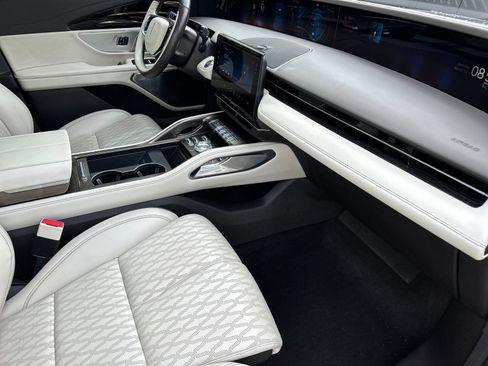 Used 2024 Lincoln Nautilus Black Label w/ Jet Appearance Package (87T) image 18