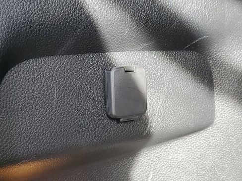 Used 2016 Ford Explorer XLT w/ Equipment Group 202A image 9