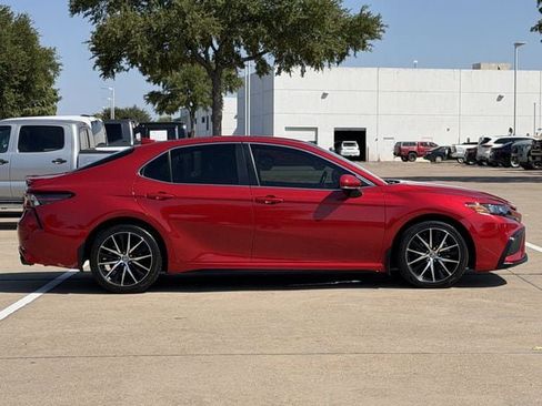Used 2023 Toyota Camry SE FWD image 3