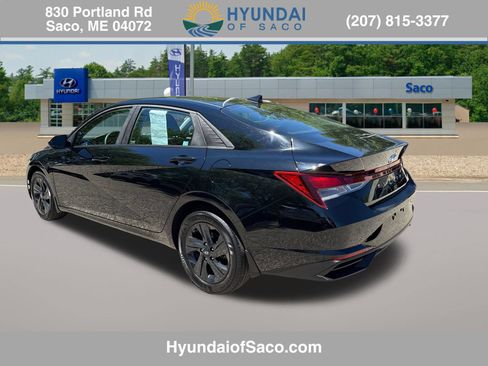 Used 2023 Hyundai Elantra SEL w/ Winter Weather Package FWD image 3