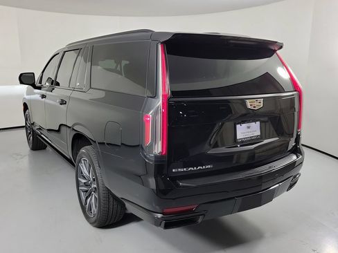 Used 2024 Cadillac Escalade ESV Sport Platinum AWD/4WD image 4