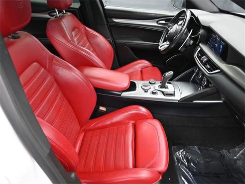 Used 2022 Alfa Romeo Stelvio Veloce image 37