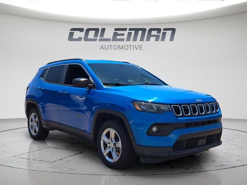 Used 2024 Jeep Compass Latitude AWD/4WD image 4