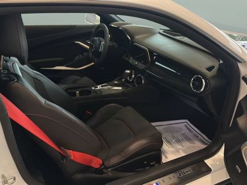 Used 2018 Chevrolet Camaro ZL1 RWD image 17