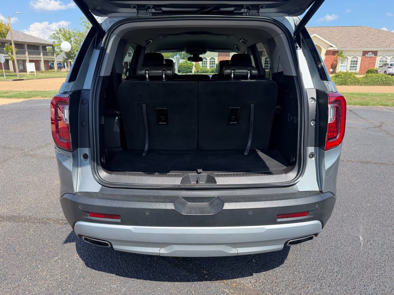 Used 2023 GMC Acadia SLT AWD/4WD image 9