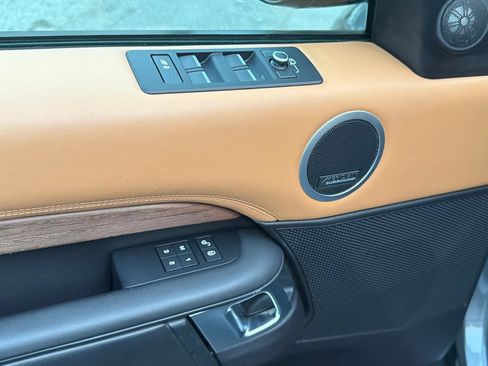 Used 2018 Land Rover Discovery HSE Luxury AWD/4WD image 19