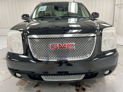 Used 2011 GMC Yukon Denali image 32