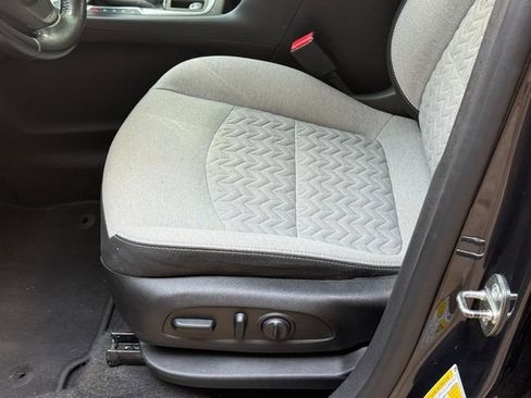 Used 2022 Chevrolet Equinox LT FWD image 17