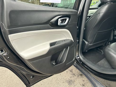 Used 2025 Jeep Compass Limited image 31