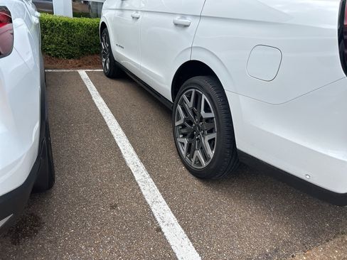 Used 2025 Ford Expedition Platinum w/ Platinum Ultimate Package image 38