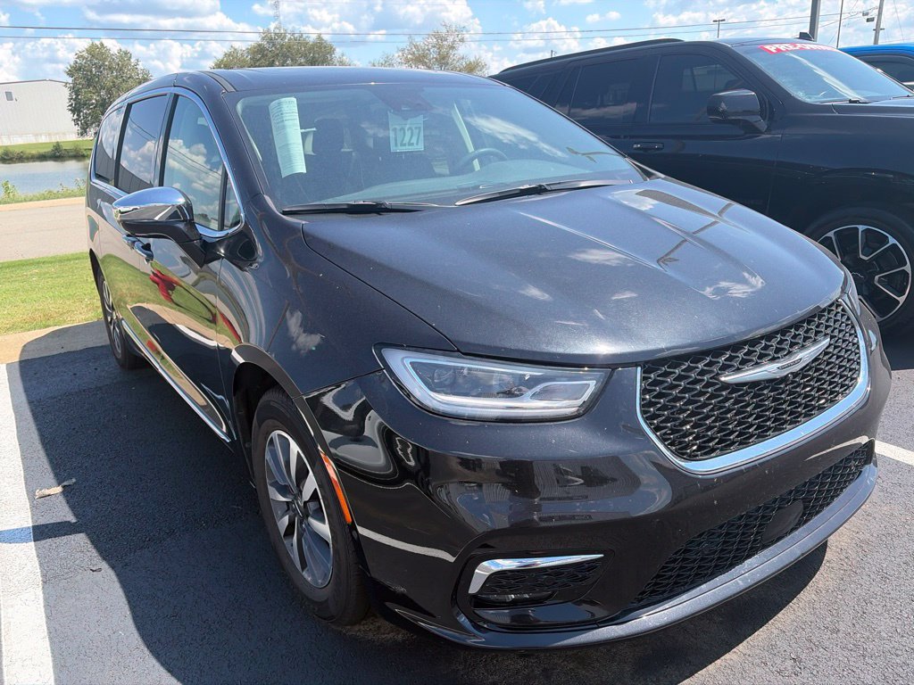 Used 2022 Chrysler Pacifica Limited FWD image 4