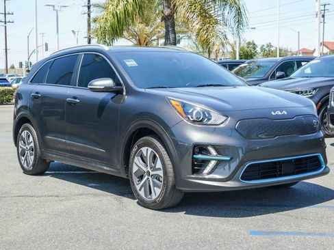 Certified 2022 Kia Niro EX FWD image 3