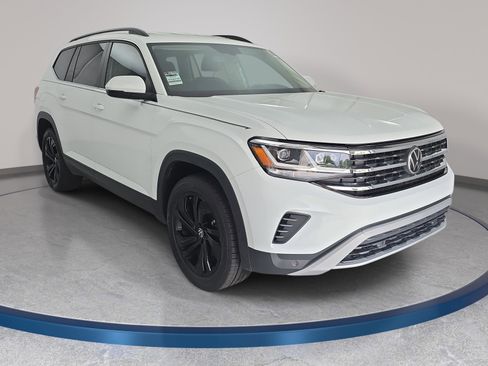 Certified 2023 Volkswagen Atlas SE w/ Black Wheel Package FWD image 3