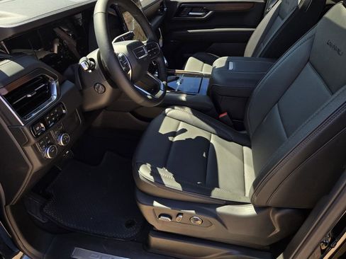 New 2026 GMC Yukon XL Denali w/ Sun & Power Step Package image 9