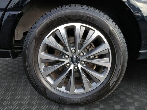 Used 2017 Lincoln Navigator Select AWD/4WD image 22