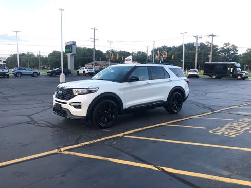 Used 2024 Ford Explorer ST-Line w/ Class IV Trailer Tow Package AWD/4WD image 4