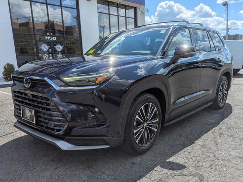 Used 2024 Toyota Grand Highlander AWD Hybrid image 2