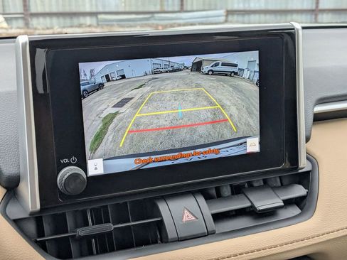 Used 2025 Toyota RAV4 XLE image 18