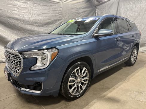 Used 2024 GMC Terrain Denali w/ Denali Premium Package AWD/4WD image 3