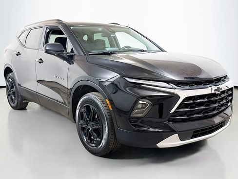 Certified 2024 Chevrolet Blazer LT w/ Convenience Package FWD image 3