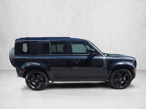Certified 2025 Land Rover Defender 110 X-Dynamic SE AWD/4WD image 4