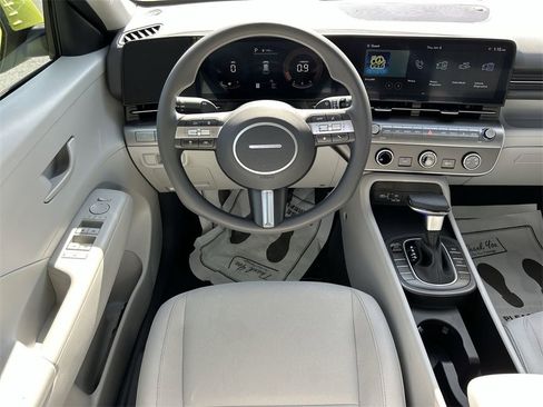 New 2026 Hyundai Kona SE image 3