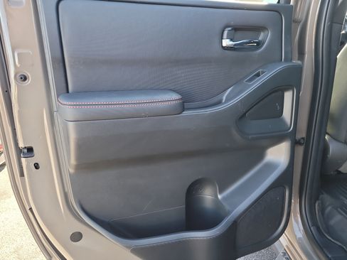 Used 2022 Nissan Frontier PRO-4X image 10