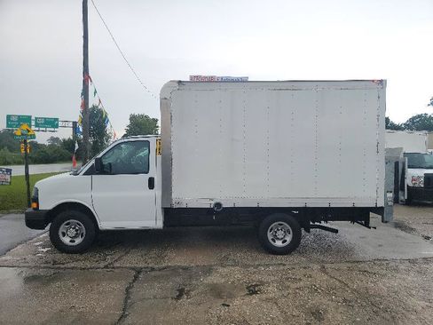 Used 2023 Chevrolet Express 3500 RWD image 4