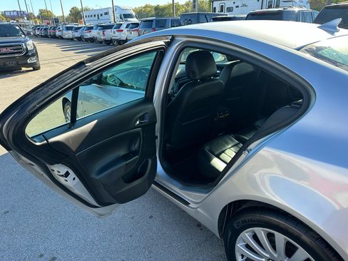 Used 2011 Buick Regal CXL w/ RL4 Preferred Equipment Group image 13