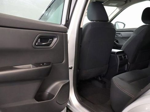 Used 2025 Nissan Rogue S image 27