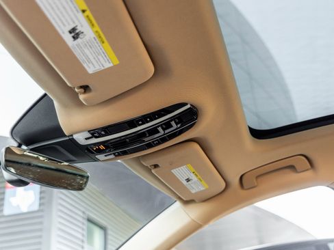 Certified 2018 Porsche Panamera image 22